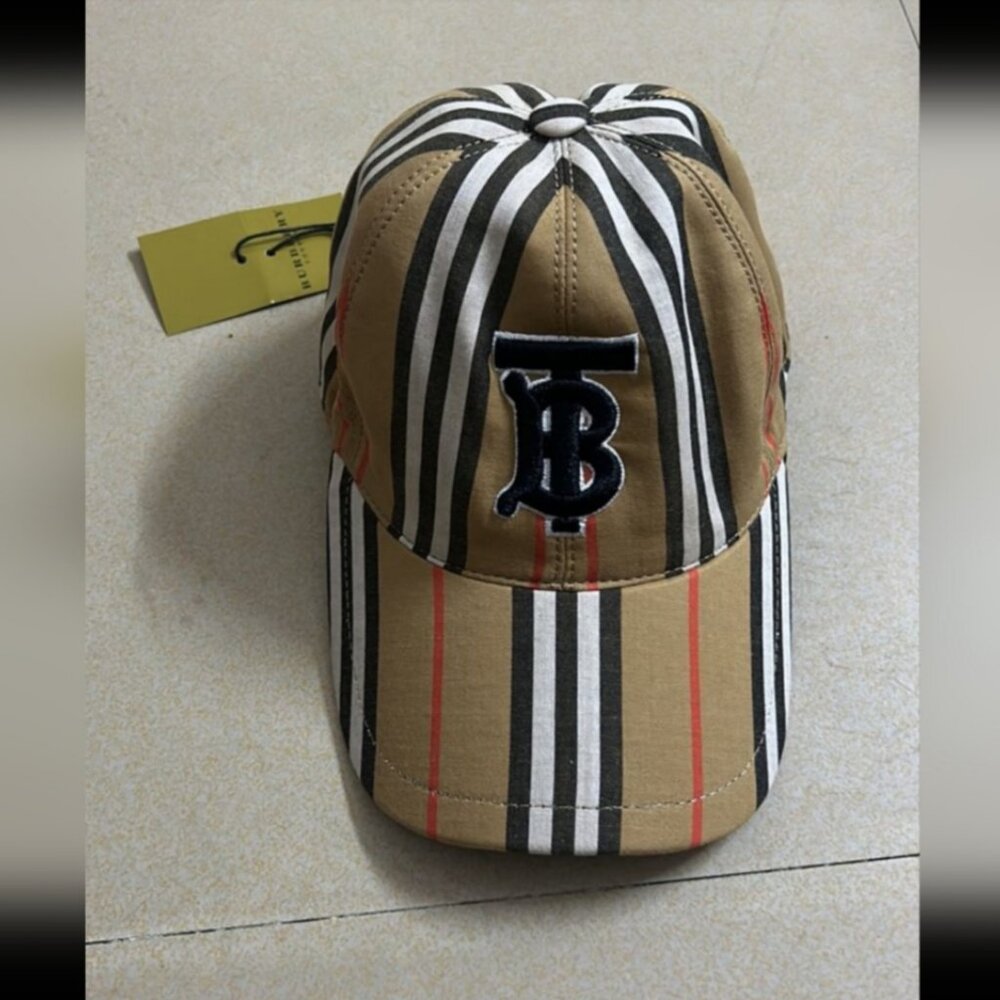 Womens Size M burberry hat